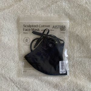 Aritiza Black Sculpted Cotton Face Mask